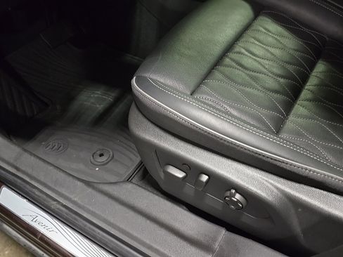 Used 2021 Buick Envision Avenir w/ Technology Package II image 19