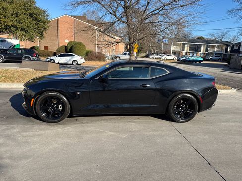 Used 2018 Chevrolet Camaro LT image 3
