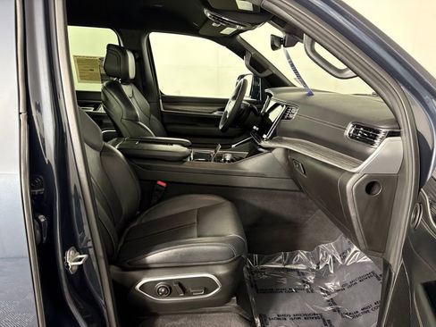 Used 2024 Jeep Wagoneer L Series II w/ Flexible Seating Group image 41