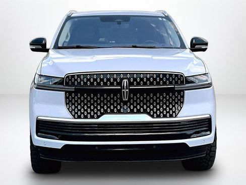 Used 2025 Lincoln Navigator L Reserve AWD/4WD image 2