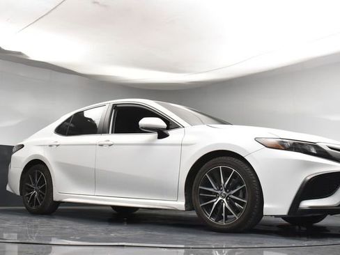 Used 2021 Toyota Camry SE FWD image 30