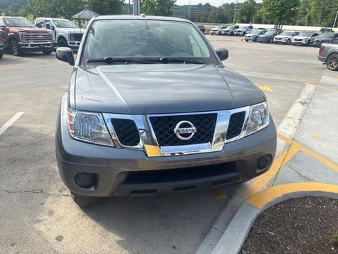 Used 2018 Nissan Frontier SV AWD/4WD image 8