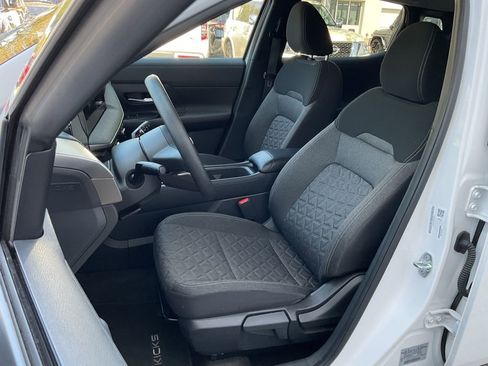 Used 2025 Nissan Kicks SV image 14