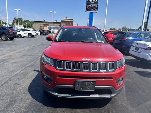 Used 2018 Jeep Compass Latitude AWD/4WD image 2