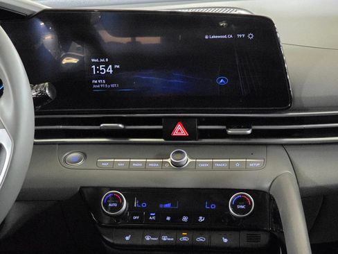 Used 2023 Hyundai Elantra SEL w/ Convenience Package FWD image 25