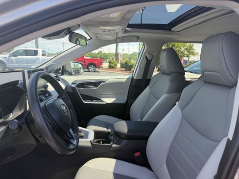 Used 2022 Toyota RAV4 XLE Premium FWD image 12