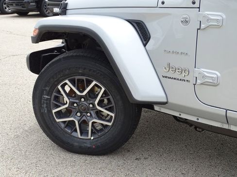 Used 2024 Jeep Wrangler Sahara w/ Safety Group image 13