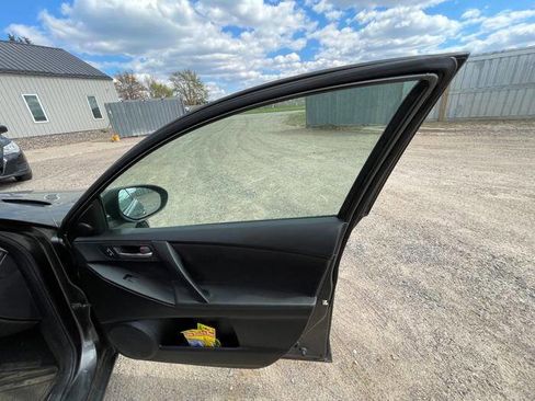 Used 2011 MAZDA MAZDA3 i Touring FWD image 30
