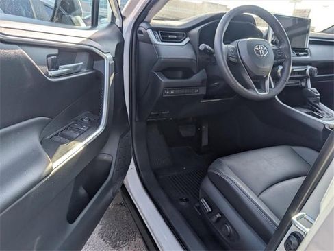 Used 2023 Toyota RAV4 XLE Premium image 6