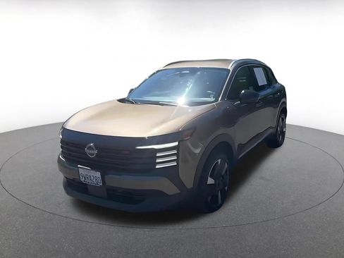 Used 2026 Nissan Kicks SR FWD image 7