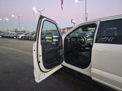 New 2026 Ford F250 Lariat w/ Black Appearance Package image 15