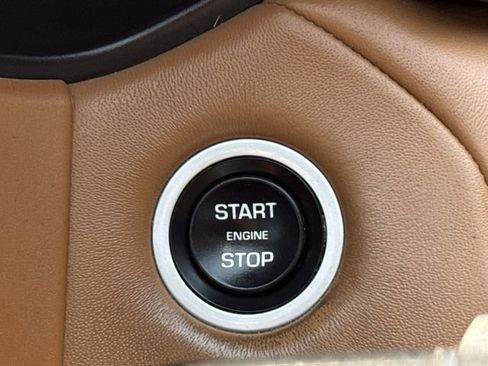 Used 2019 Land Rover Range Rover Velar R-Dynamic SE AWD/4WD image 16