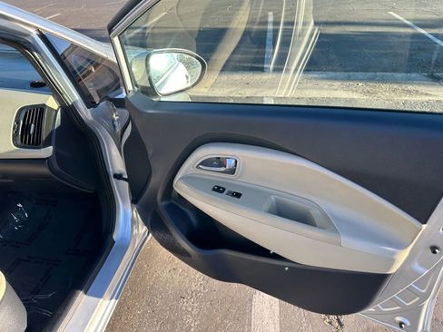 Used 2013 Kia Rio EX w/ Convenience Pkg image 12