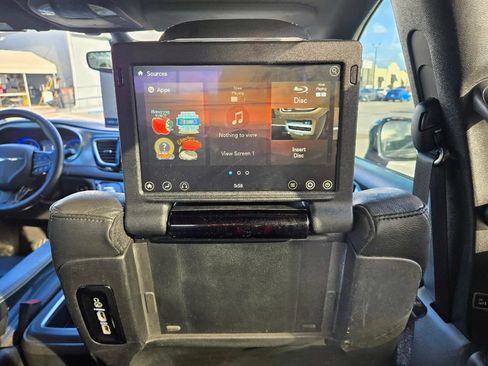 Used 2019 Chrysler Pacifica Touring-L Plus w/ Advanced Safetytec Group FWD image 52