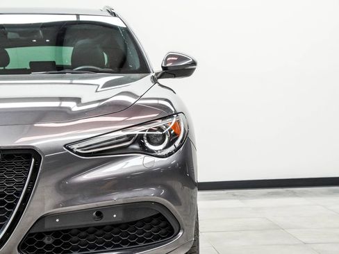 Used 2023 Alfa Romeo Stelvio Ti image 4