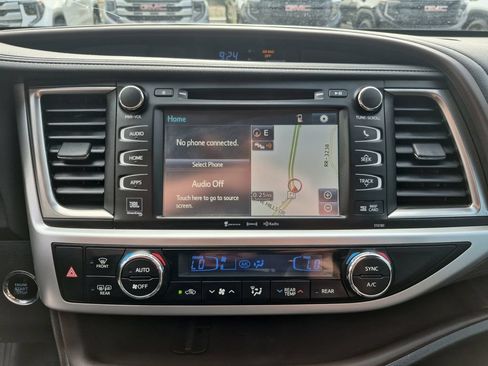 Used 2018 Toyota Highlander Limited FWD image 24