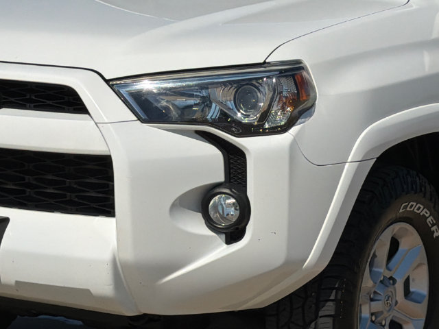 Used 2017 Toyota 4Runner SR5 AWD/4WD image 4
