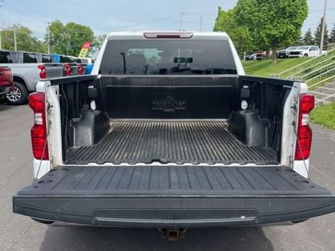 Used 2021 Chevrolet Silverado 1500 LT AWD/4WD image 38
