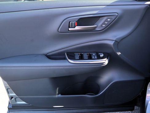 Used 2024 Toyota Crown Limited image 18