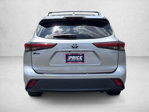 Used 2023 Toyota Highlander XLE AWD/4WD image 6