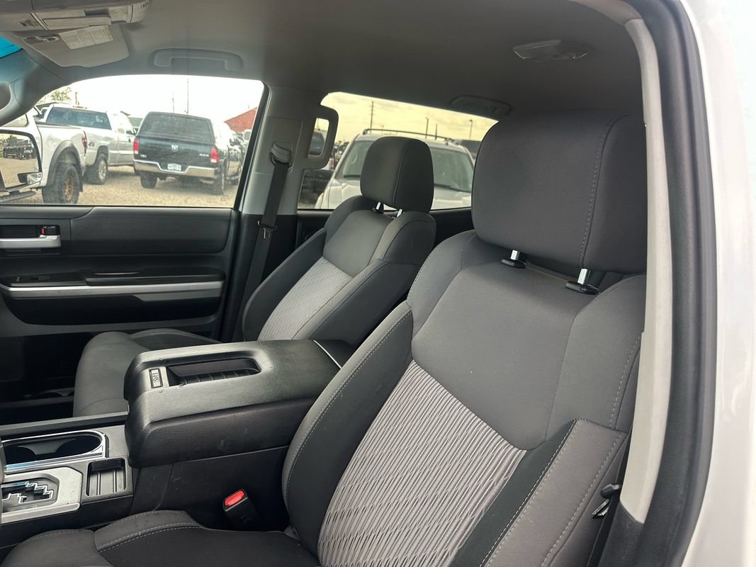 Used 2017 Toyota Tundra SR5 w/ SR5 Upgrade Package AWD/4WD image 36