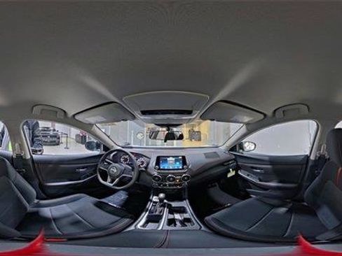 Used 2025 Nissan Sentra SR FWD image 17