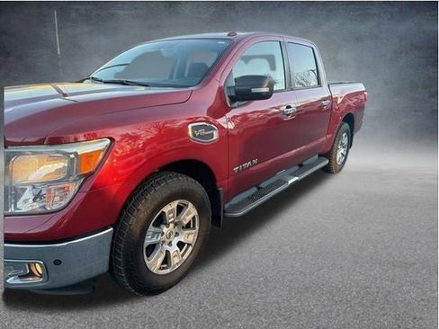 Used 2017 Nissan Titan SV image 14