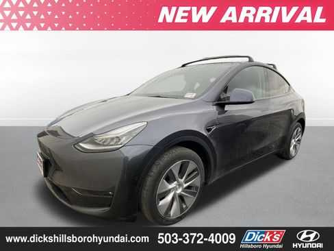 Used 2022 Tesla Model Y Long Range AWD/4WD image 3