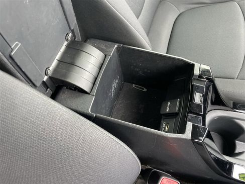 Used 2021 Toyota Corolla LE image 29