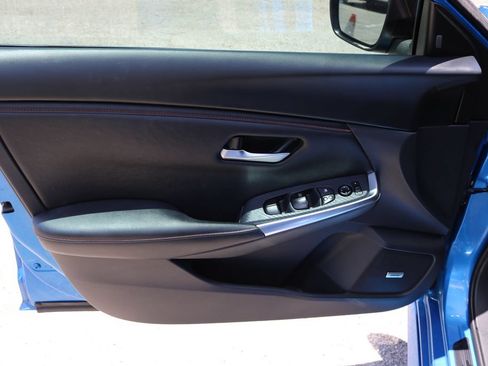 Used 2025 Nissan Sentra SR w/ SR Premium Package FWD image 12