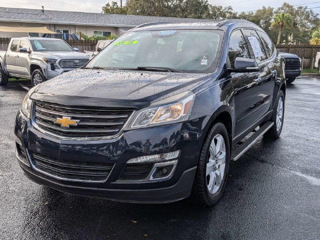 Used 2017 Chevrolet Traverse LT w/ Style and Technology Package FWD image 7