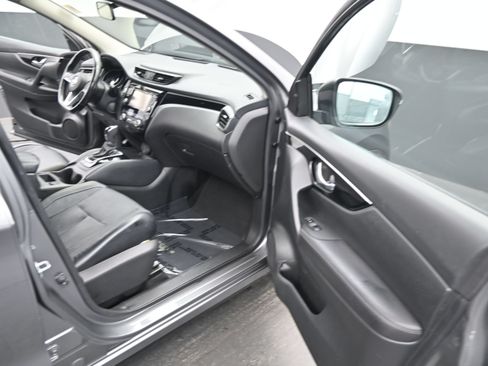 Used 2017 Nissan Rogue Sport SL w/ SL Premium Package FWD image 22