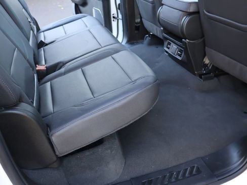 Used 2024 GMC Sierra 1500 SLT image 32