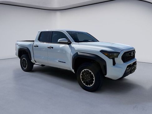 Used 2025 Toyota Tacoma TRD Off-Road AWD/4WD image 7