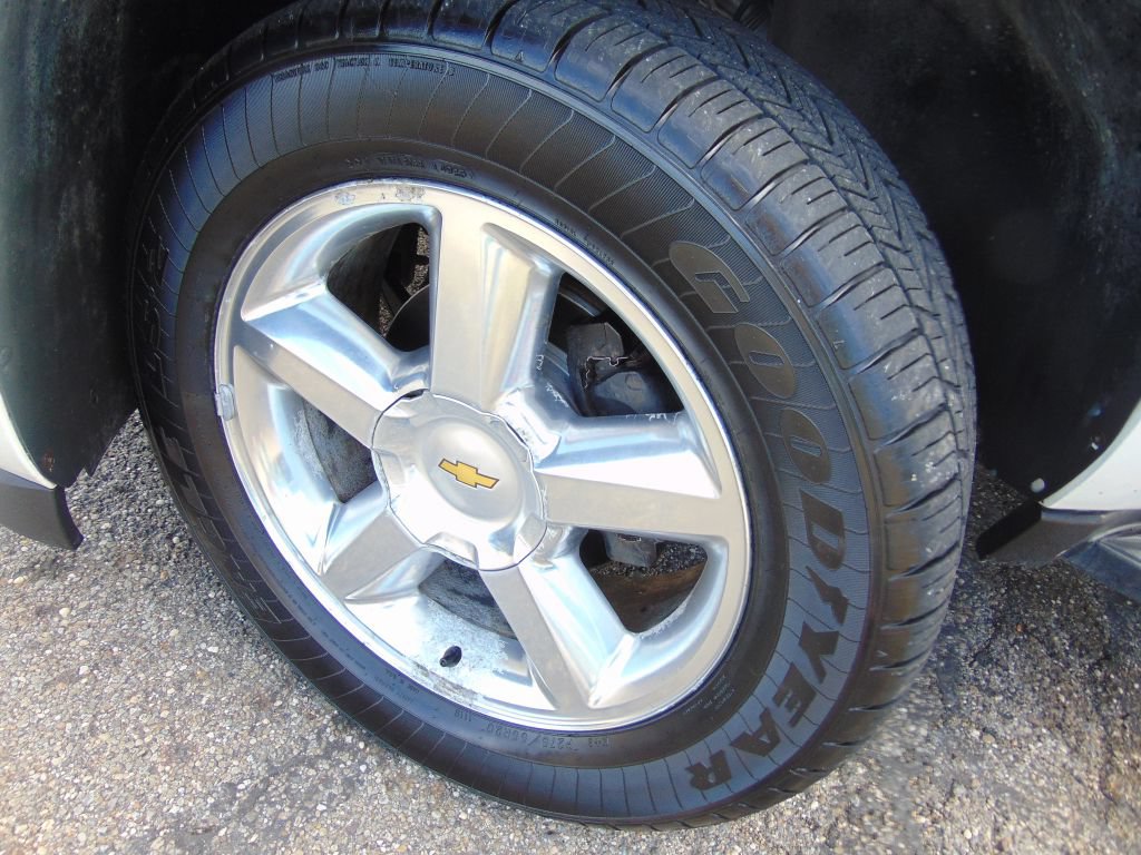 Used 2010 Chevrolet Avalanche LTZ AWD/4WD image 27