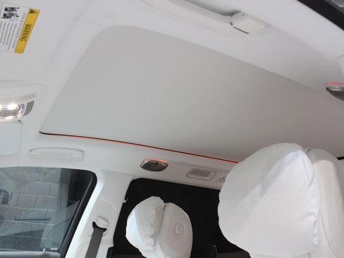 Used 2025 Mercedes-Benz Maybach GLS 600 4MATIC image 24