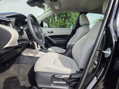 Used 2025 Toyota Corolla Cross L FWD image 25
