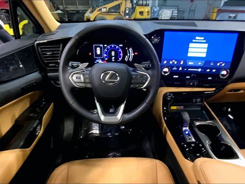 Certified 2025 Lexus NX 350 AWD w/ Premium Package image 5