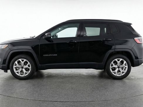 Used 2025 Jeep Compass Latitude AWD/4WD image 5