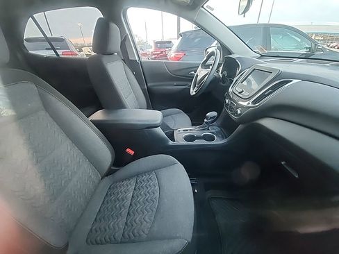 Used 2023 Chevrolet Equinox LT image 3