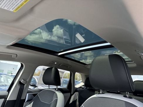 New 2026 Volkswagen Taos SE AWD/4WD image 18