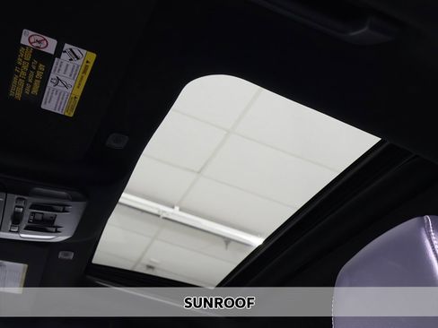 Used 2025 Toyota Highlander XSE image 3