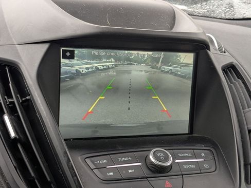 Used 2019 Ford Escape SE FWD image 16