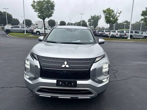 Used 2024 Mitsubishi Outlander SE Black Edition FWD image 10