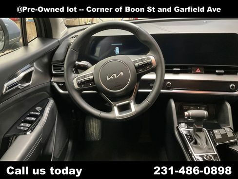 Used 2025 Kia Sportage EX AWD/4WD image 17