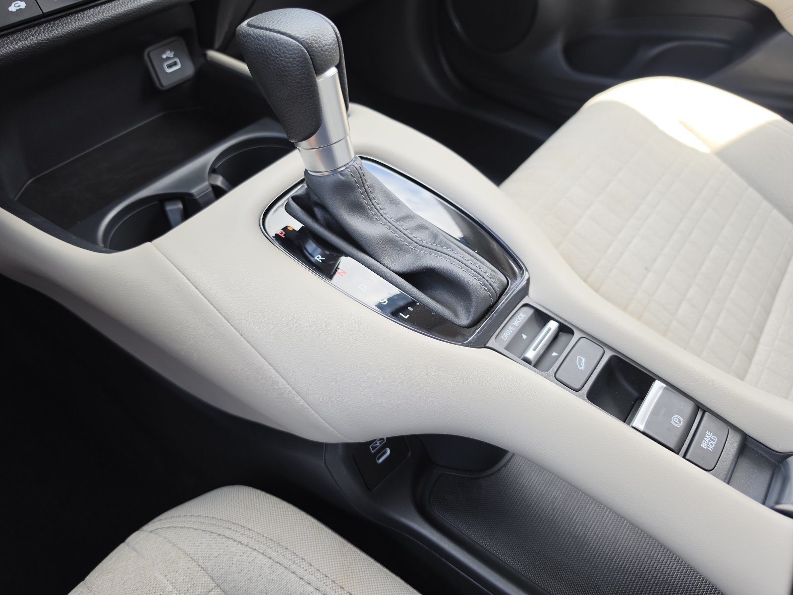Certified 2025 Honda HR-V LX image 24