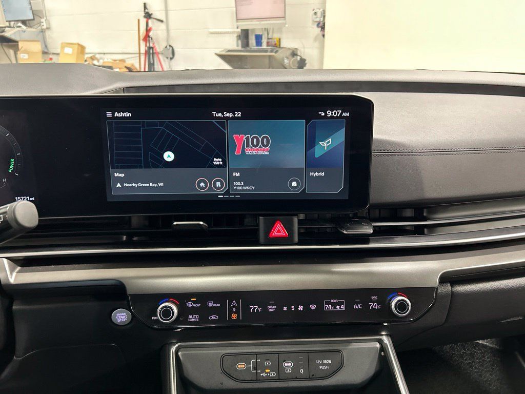Certified 2025 Kia Carnival SX Prestige FWD image 20