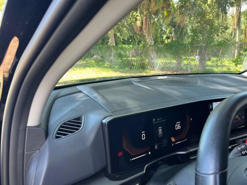 Used 2026 Kia Sportage LX FWD image 33