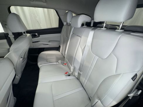 Certified 2025 Kia Sorento S image 30