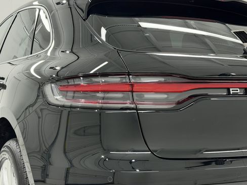 Certified 2023 Porsche Macan image 18